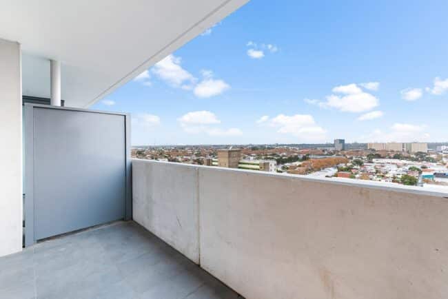 Comment protéger durablement les rebords d'un balcon ou d'une terrasse ?